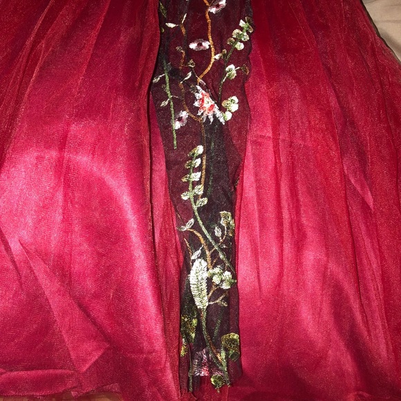 Bnwot burgundy formal girls dress - Picture 5 of 5